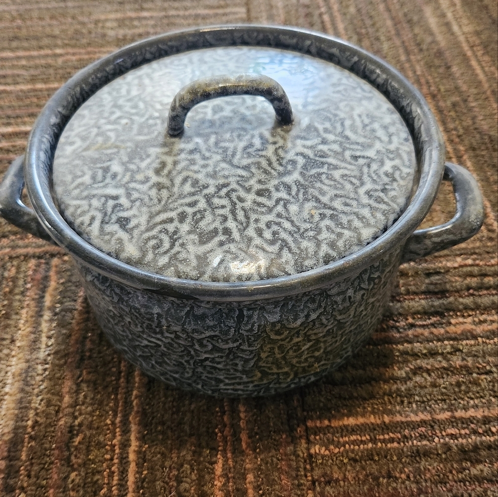Grey Mottled Enamelware Pot with Lid  Vtg Primitive Cowboy Cookout Farmhouse